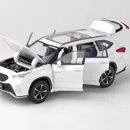 ktrs Toyota Crown Lufang 1:24 Metal Die Cast Car Open Door, Light Sound KidsS image 2