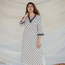 gokhru Women Floral Print Viscose Rayon Straight Kurta-picture-25