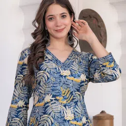 prisca Women Floral Print Viscose Rayon Straight Kurta-picture-15