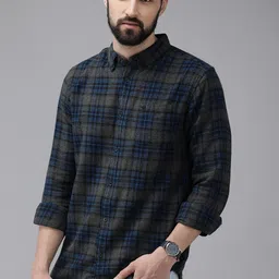 the bear house Men Slim Fit Checkered Spread Collar Casual Shirt image 3