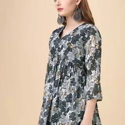 Hinayat Fashion Floral Printed Regular Empire Kurta With Trousers & Dupatta image 2