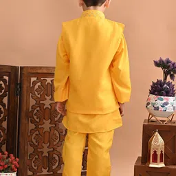 Superminis Boys Ethnic Motifs Embroidered Thread Work Straight Kurta With Pyjamas & Jacket image 3