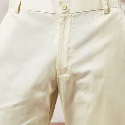 VASTRAMAY Floral Embroidered Thread Work Mandarin Collar Straight Kurta with Trousers image 4