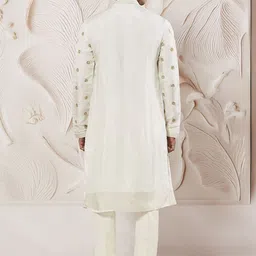 VASTRAMAY Floral Embroidered Thread Work Mandarin Collar Straight Kurta with Trousers image 2
