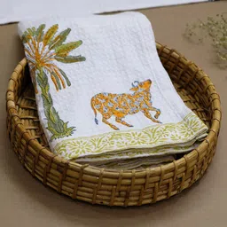 DESIGN GAATHA White & Greeen Pal & Cow Printed 350 GSM Cotton Bath Towel-image-19