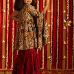 VASTRAMAY Girls Floral Printed Slit Sleeves Regular Sequinned Kurti With Sharara image 4