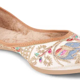 vaniya shoes Jutis For Women image 4