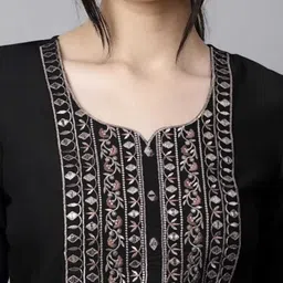 anjiki Women Cotton Blend Kurti Pant Dupatta Set image 4