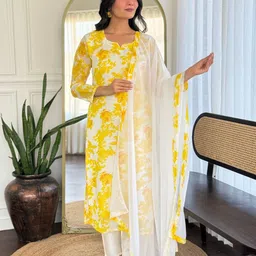 solenza Women Embroidered Viscose Rayon A-line Kurta image 5