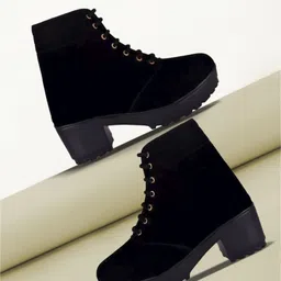 theme united Boots For Women image 1