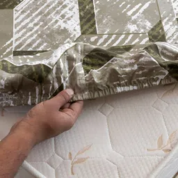 HOMEMONDE Green & White Printed Cotton 210 TC Fitted King Bedsheet with 2 Pillow Covers image 5