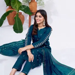 aradhna Women Cotton Rayon Kurta Pant Dupatta Set image 2