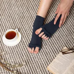 evissa Five Toes Separators Foot Sock Alignment Straightener Socks Foot Support - Grey image 4