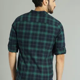 roadster Men Regular Fit Checkered Casual Shirt image 4