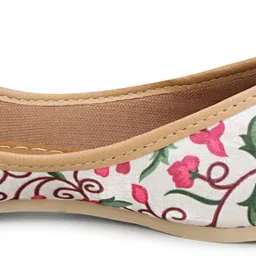 tryfeet Colorful Flower Print Punjabi Jutis For Women image 4