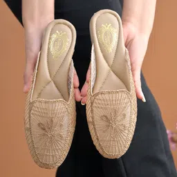 shoetopia Women Flats Sandal image 3