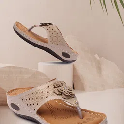 faolin Women Wedges Sandal image 1