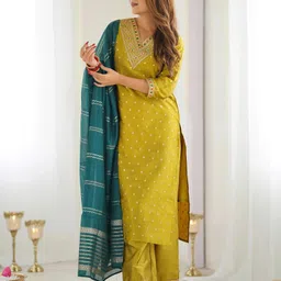 skylee Women Jacquard, Silk Blend Kurta Pant Dupatta Set image 3