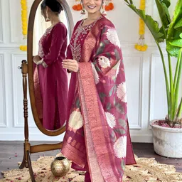 solenza Women Embroidered Viscose Rayon A-line Kurta image 3