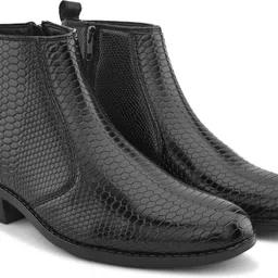 roadster Men black textured comfortable high top heeled casual slip on regular chelsea b Boots For Men image 4