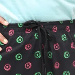 afra WOMEN PRINT CABRI PANT Women Multicolor Capri image 4