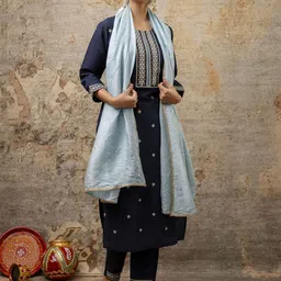 vredevogel Women Silk Blend Kurta Pant Dupatta Set image 2