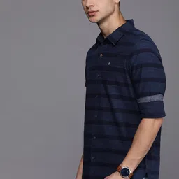 wrogn Men Slim Fit Striped Spread Collar Casual Shirt image 4