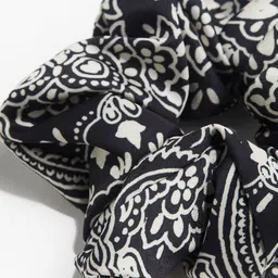 H&M Women Large Scrunchie image 2