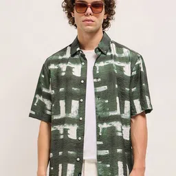 THE BEAR HOUSE Men Spread Collar Abstract Printed Relaxed Fit Casual Shirt-picture-30