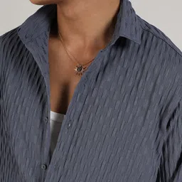 Campus Sutra Comfort Geometric Printed Spread Collar Curved Casual Shirt image 3