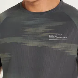 Ajile by Pantaloons Men Pockets Slim Fit T-shirt image 5