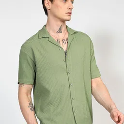 Campus Sutra Men Comfort Interwine Textured Cuban Collar Oversized Casual Shirt image 4