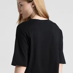 ONLY Typography V-Neck Boxy T-shirt image 3