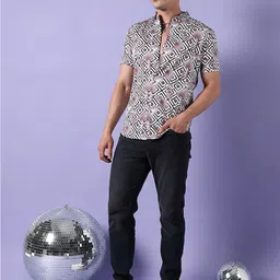 Campus Sutra White & Black Geometric Printed Classic Cotton Casual Shirt image 1