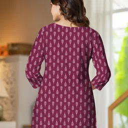 faira fashion Pack of 2 Casual Regular Sleeves Floral Print Women Maroon Top image 2