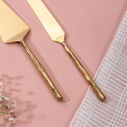 nestroots Artisan Elegance: Set of 2 Cake Servers with Hammered Handles image 4