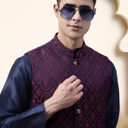 jompers Printed Men Waistcoat image 4