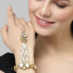 KARATCART Women Gold-Plated Kundan Studded And Beaded Hathphool-picture-28