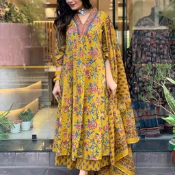 yash vastra aadhya Floral Print Anarkali Kurta, Bottom & Dupatta Set-picture-33