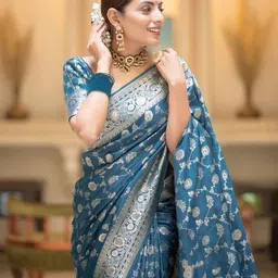 villagius Woven, Embellished Kanjivaram Silk Blend, Jacquard Saree-picture-12
