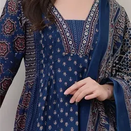 mak fashion Women Viscose Rayon Kurta Palazzo Dupatta Set image 3