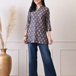 akshatani Women Printed Viscose Rayon Tunic Kurta image 4