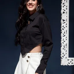 drape and dazzle Women Regular Fit Solid Button Down Collar Casual Shirt image 2