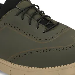 roadster Comfortable Outdoor Lightweight Sneakers For Men image 4