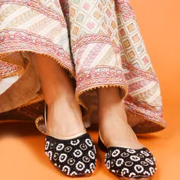 jm looks Women’s Embellished Ethnic Jutti Traditional Handmade Mojari Bead & Thread Work Bellies For Women image 3