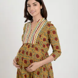 Ikk Kudi by Seerat Mustard Floral Print Maternity & Nursing Cotton Kurta with Pant Set image 2