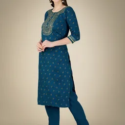 ARADHNA Floral Printed Thread Work Kurta with Trousers & Dupatta image 5