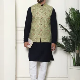 SOJANYA Men Regular Pure Cotton Kurta with Churidar image 4
