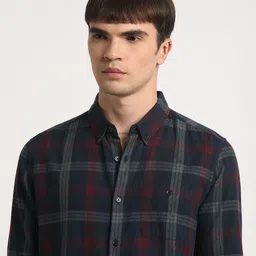 the bear house Men Slim Fit Checkered Button Down Collar Casual Shirt image 4