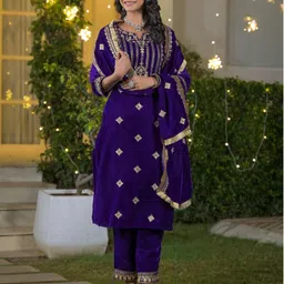 skylee Women Velvet Kurta Pant Dupatta Set image 4